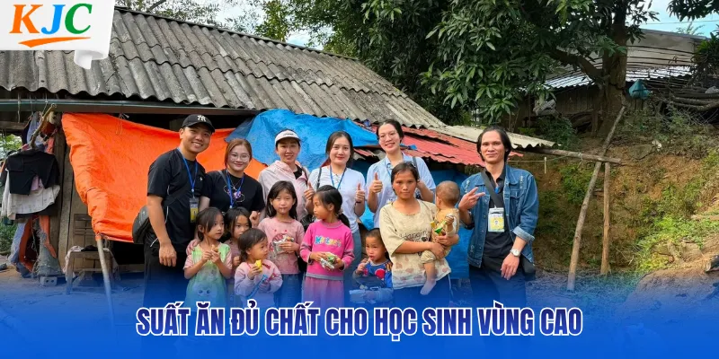 Suất ăn đủ chất cho học sinh vùng cao